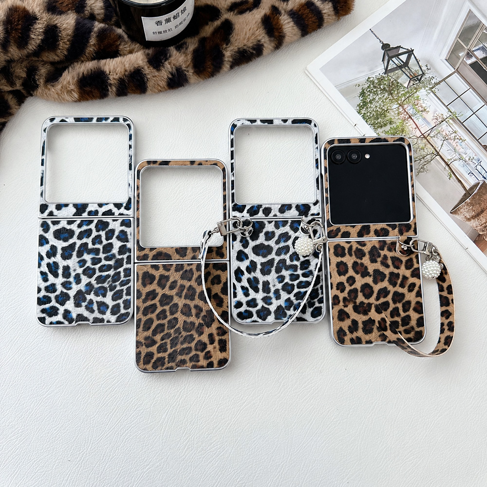 Men Accessories For Hand - Leopar Baskılı Katlanabilir Kapaklı Telefon Kılıfı